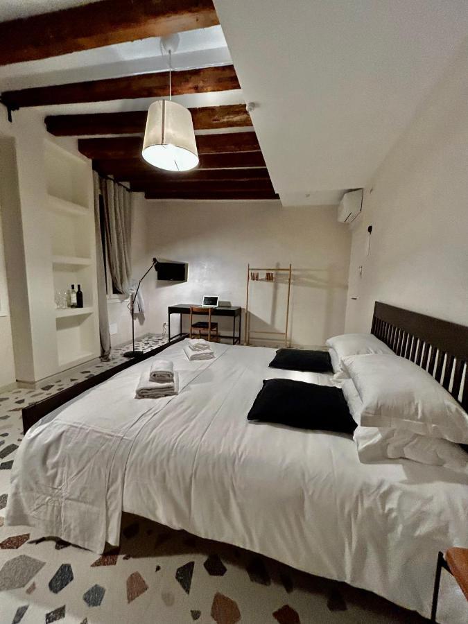Farini Suites Wi-Fi Venedig Exteriör bild