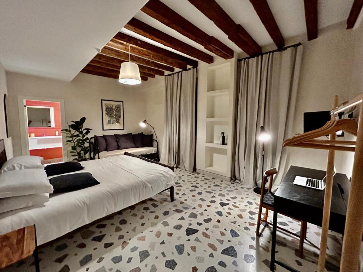 Farini Suites Wi-Fi Venedig Exteriör bild