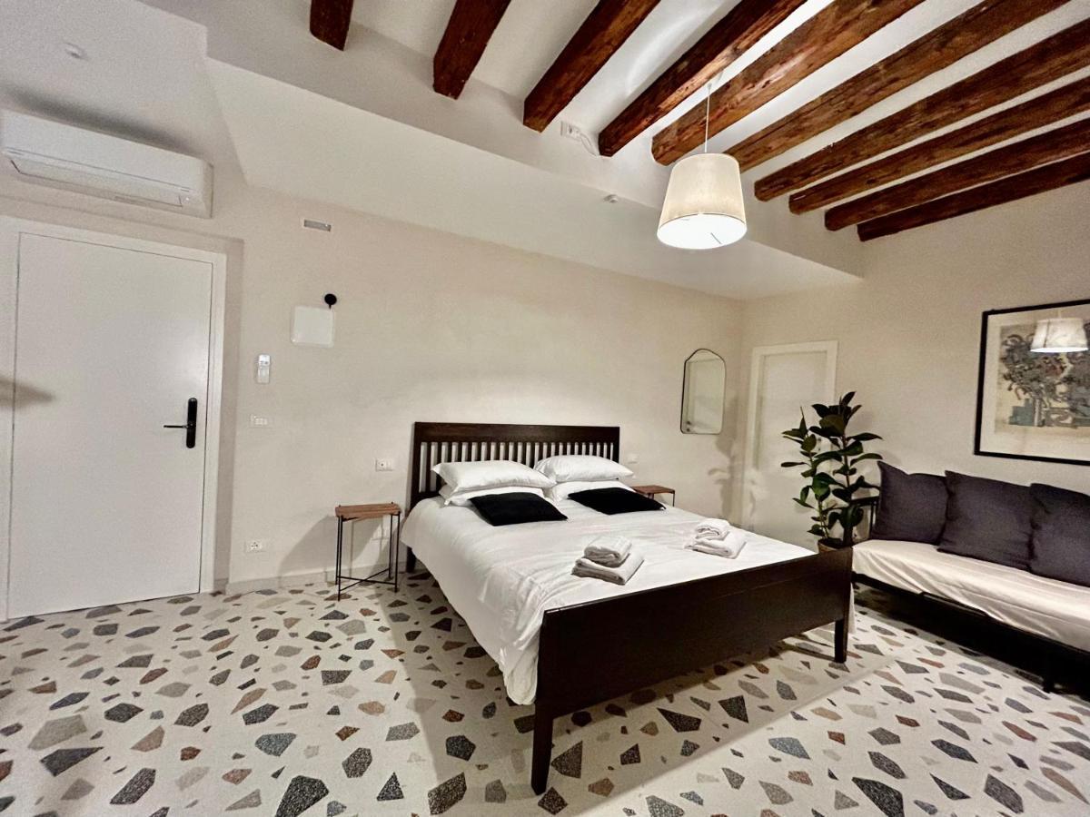 Farini Suites Wi-Fi Venedig Exteriör bild