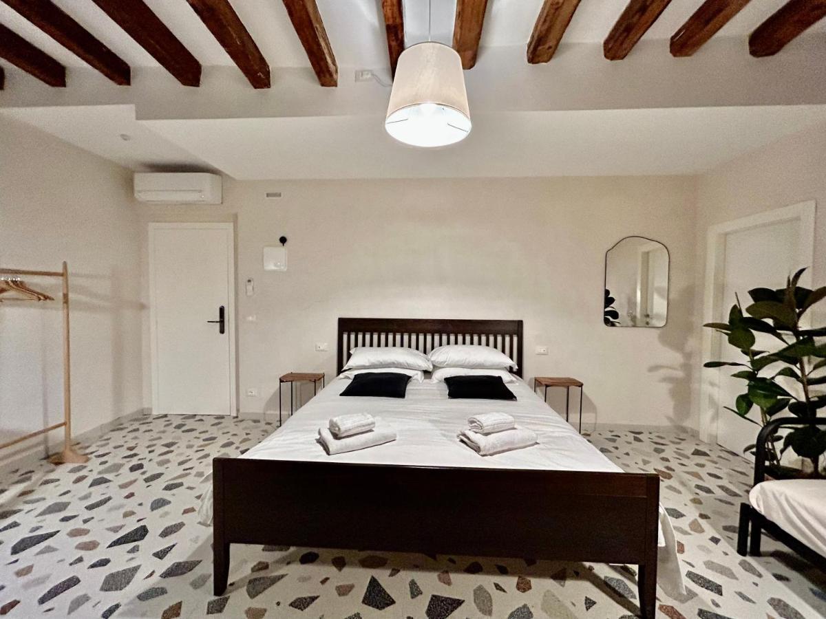 Farini Suites Wi-Fi Venedig Exteriör bild