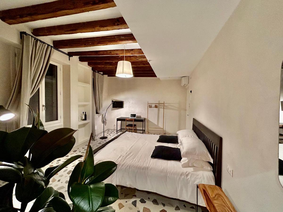 Farini Suites Wi-Fi Venedig Exteriör bild