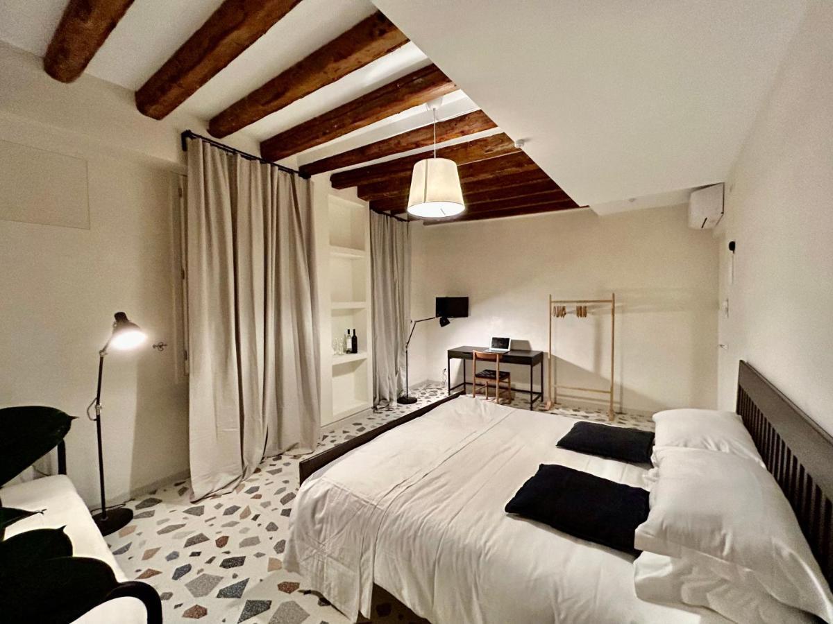 Farini Suites Wi-Fi Venedig Exteriör bild