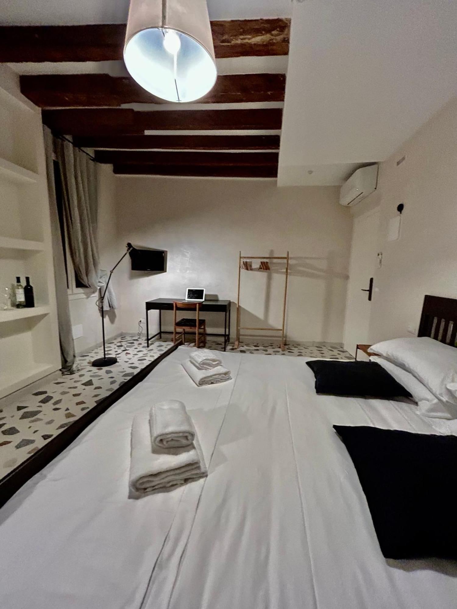 Farini Suites Wi-Fi Venedig Exteriör bild