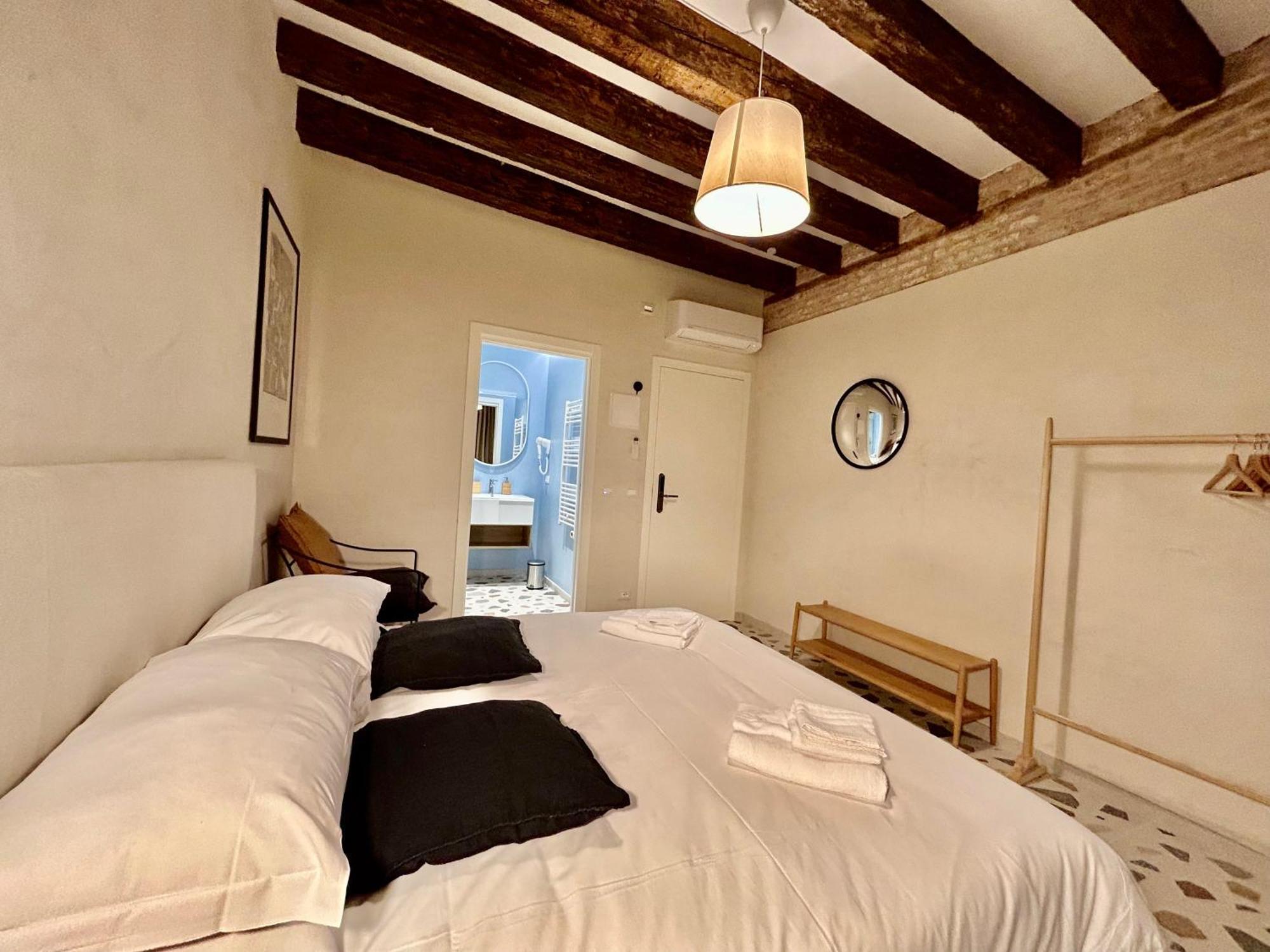 Farini Suites Wi-Fi Venedig Exteriör bild