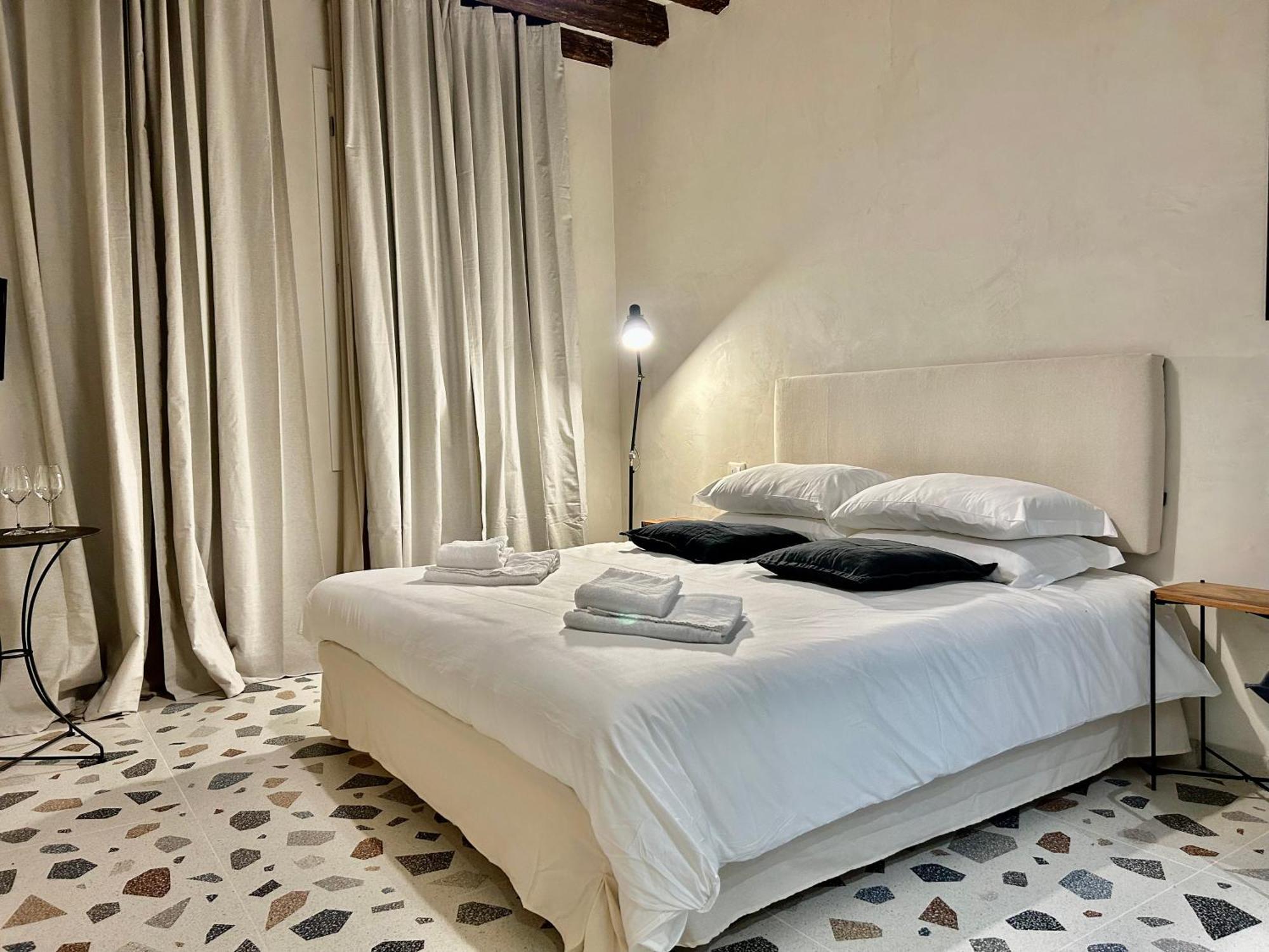 Farini Suites Wi-Fi Venedig Exteriör bild